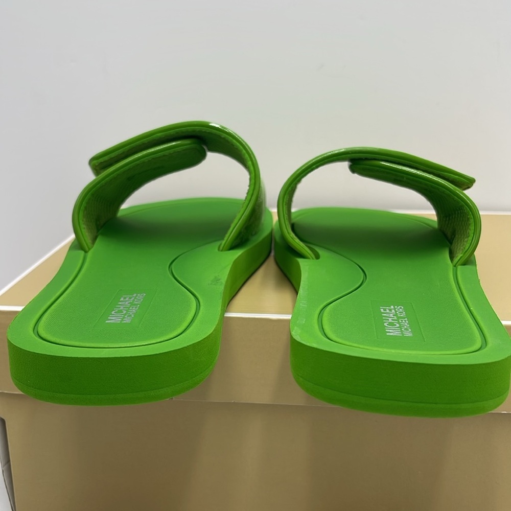 Michael Kors Green Slide Logo Sandals Palmer Ombré Signature
Jungle Green
NWT - Picture 14 of 16